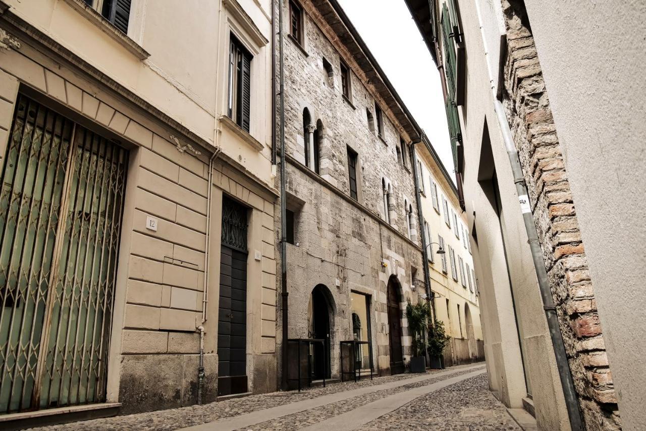 Casa Del Pittore - Elegante Appartamento Del 1200 - Centro Storico Como Exterior foto